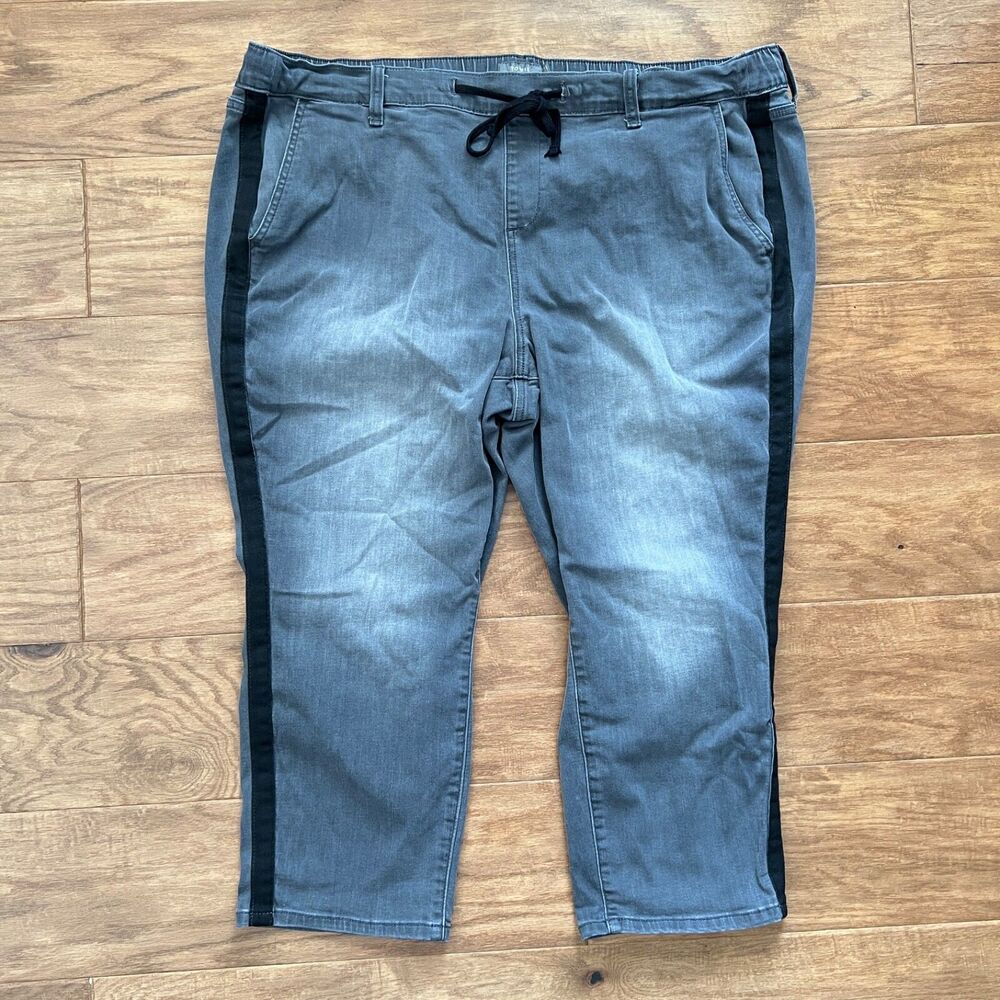 Torrid Jeans Size 3 Gray/Black Crop Pull-On Weekend Straight Super Soft Mid Rise